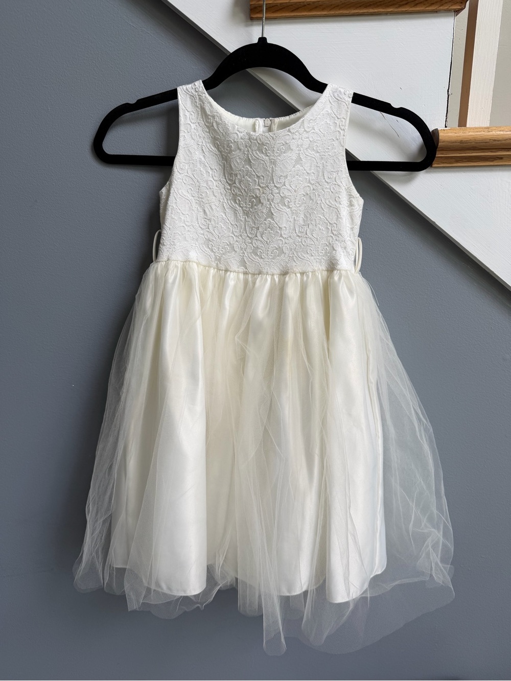 Girls Ivory Lace & Tulle Flower Girl Dress Size 4–5